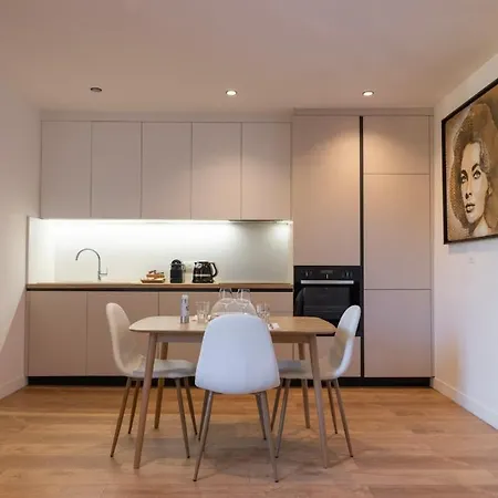 Beautiful Apartment, Port De Nice,place Du Pin 45 M2 شقة *